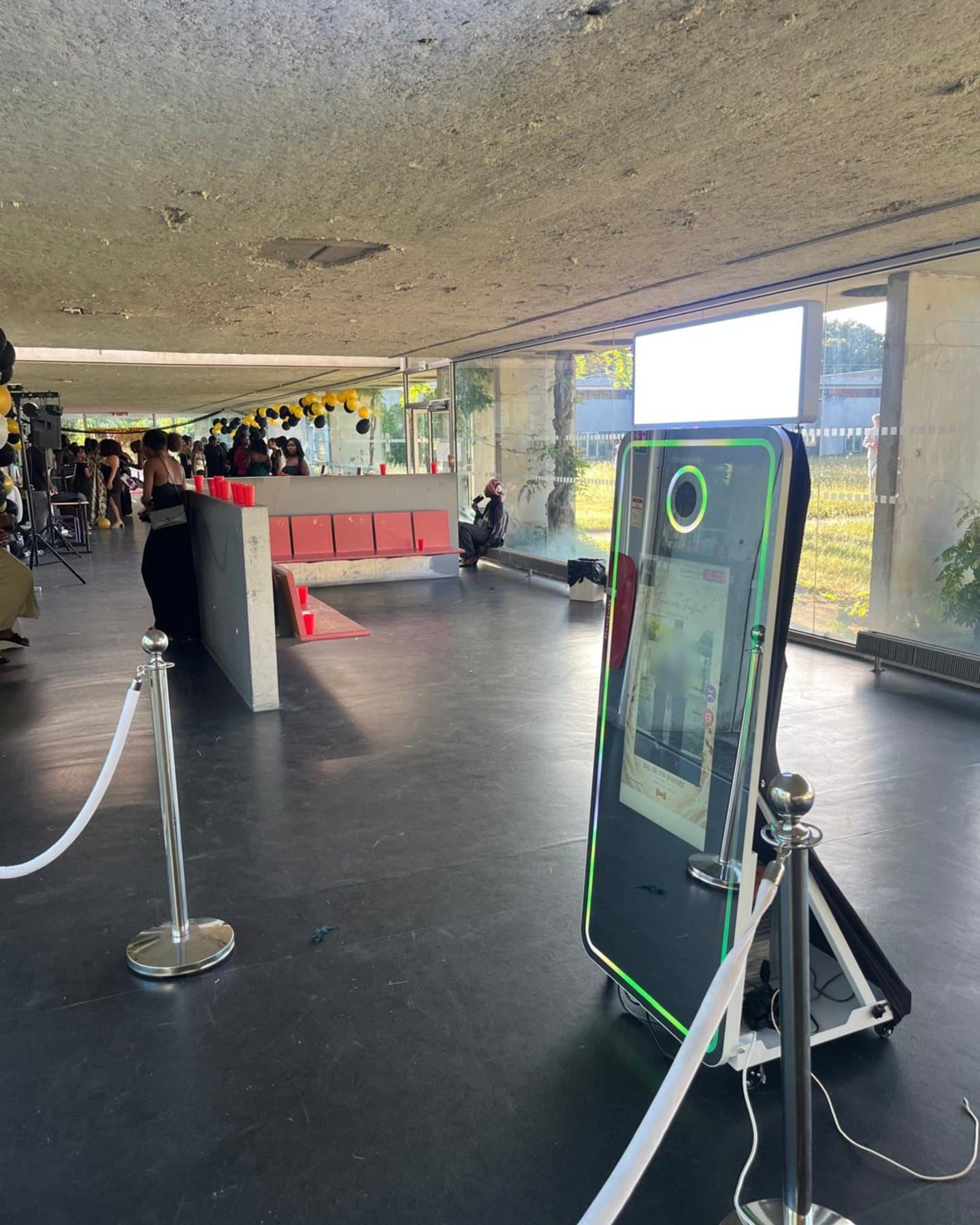 Miroir photobooth Lumosia installé pour un événement
